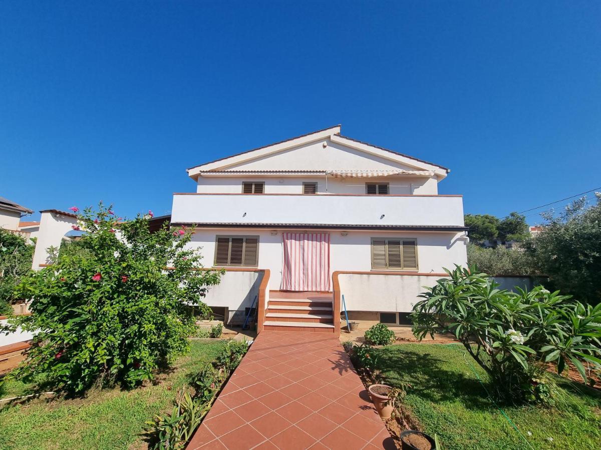 Villa Flora - With Sea View, 2 Minutes Walk To Beach Trappeto  Buitenkant foto
